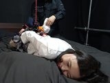 「制服少女を海老反り拘束！ 新たな弱点発見で笑い転げる真冬ちゃん！」わかしラボ WAKA-068 雪奈真冬（2）