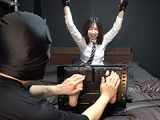 「足裏がくすぐったすぎて足枷をガタガタ言わせながら悶絶するみりなちゃん！」 わかしラボWAKA－072 岸永みりな（3）